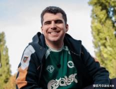 LOL选手吐槽女性生(shēng)理期(qī)，鏡(jìng)头被全部(bù)剪掉，如今战隊(duì)宣(xuān)佈(bù)将他开除