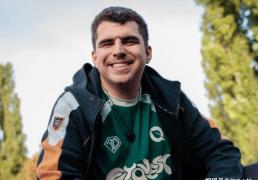 LOL选手吐槽女性生(shēng)理期(qī)，鏡(jìng)头被全部(bù)剪掉，如今战隊(duì)宣(xuān)佈(bù)将他开除