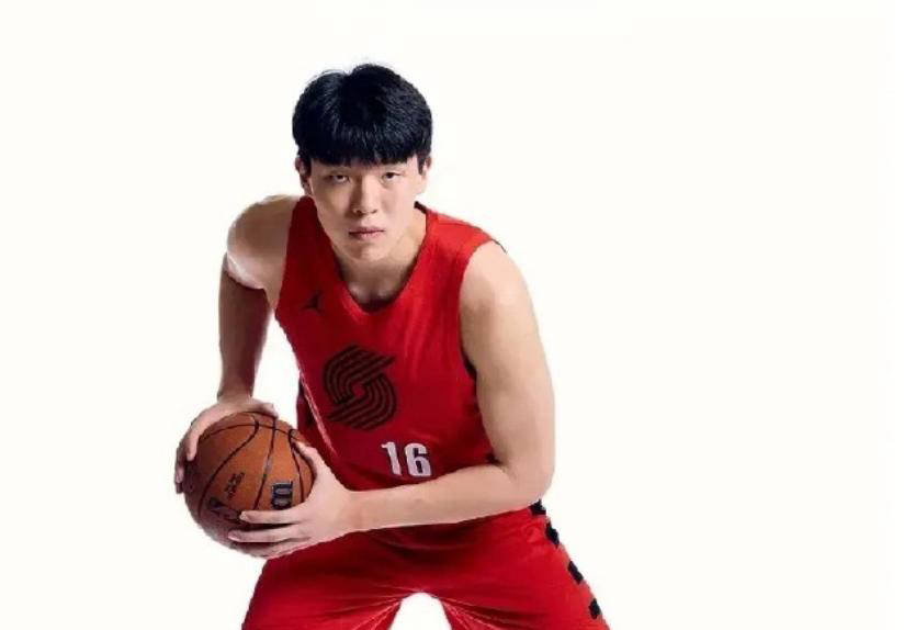 杨瀚森确定回国!青岛举行新闻发布会,预计参加亚洲杯比赛