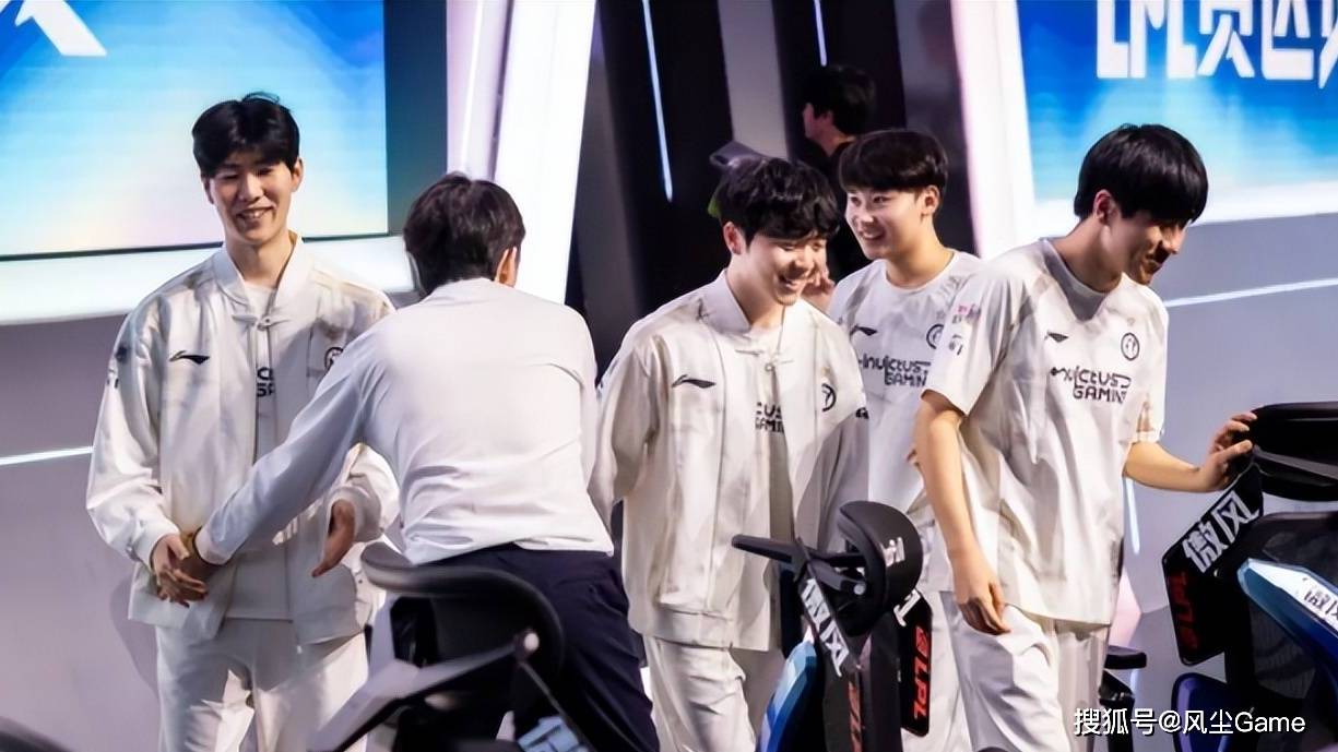 LPL世界赛陪练阵容曝光！世界冠军教练带队，三C均出自涅槃组