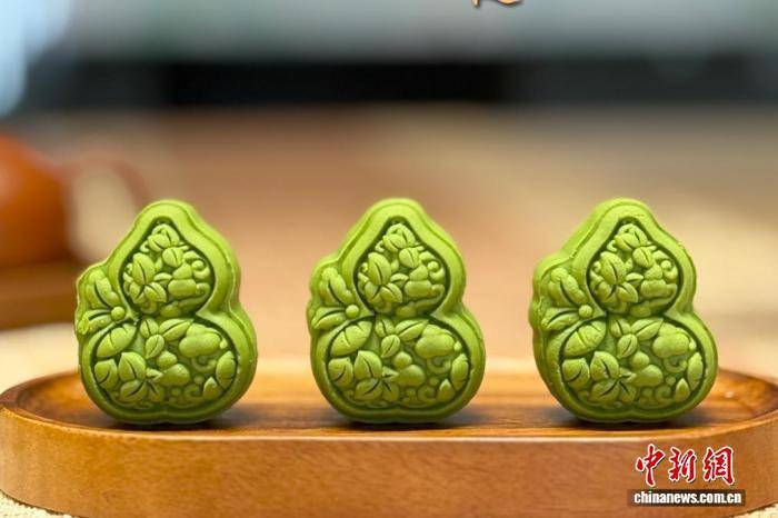 浙江月饼“花(huā)枝招(zhāo)展”出圈(quān) 中秋味道飘香海(hǎi)外(wài)