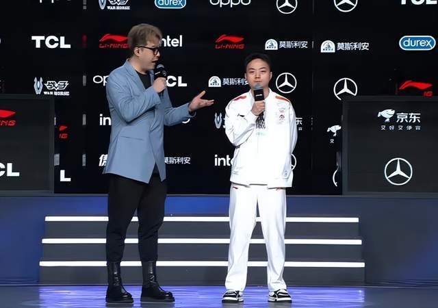 LOL世界亞(yà)军暗示退役，賽(sài)后采访粉丝炸锅，刚赢比賽(sài)搞隊(duì)友心态？