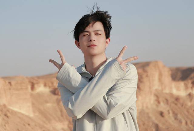 年总租借规则公(gōng)布,AG坦然基本锁,狼队有(yǒu)意櫻(yīng)花(huā),久哲久酷(kù)團(tuán)聚(jù)?