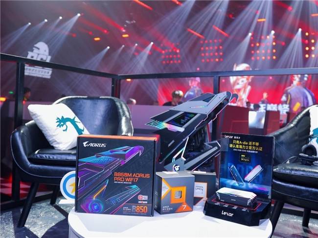 技嘉AORUS助力2025 PCL秋季(jì)賽(sài)：专业電(diàn)競(jìng)装备护航顶级賽(sài)事