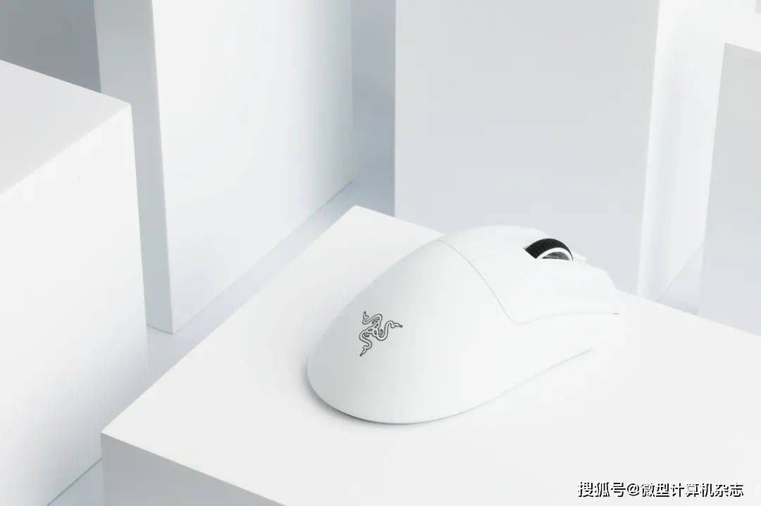 拔(bá)擢核心性(xìng)能，诉諸(zhū)專(zhuān)业电竞！雷蛇炼狱蝰蛇V4專(zhuān)业版无線(xiàn)游戏鼠标