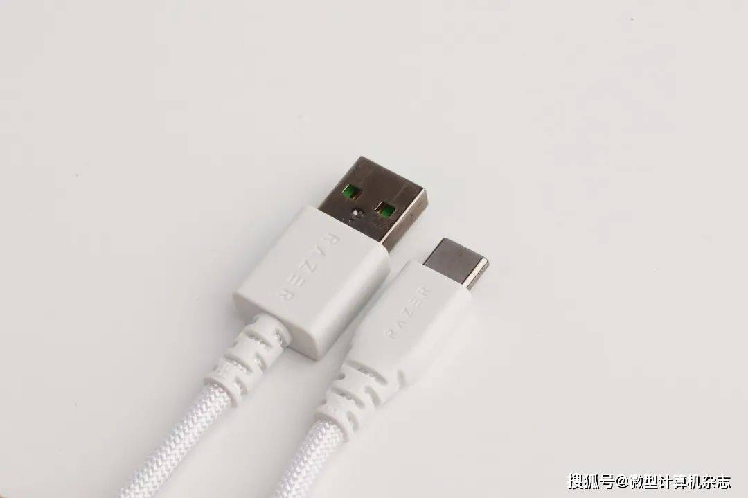 拔(bá)擢核心性(xìng)能，诉諸(zhū)專(zhuān)业电竞！雷蛇炼狱蝰蛇V4專(zhuān)业版无線(xiàn)游戏鼠标