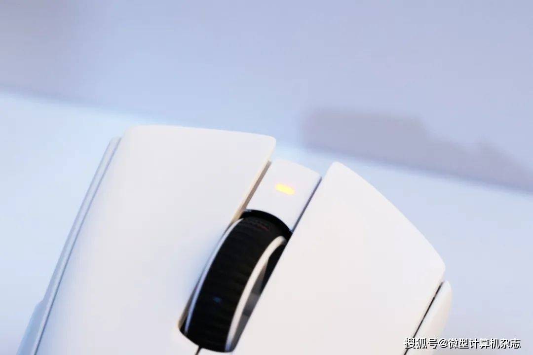 拔(bá)擢核心性(xìng)能，诉諸(zhū)專(zhuān)业电竞！雷蛇炼狱蝰蛇V4專(zhuān)业版无線(xiàn)游戏鼠标