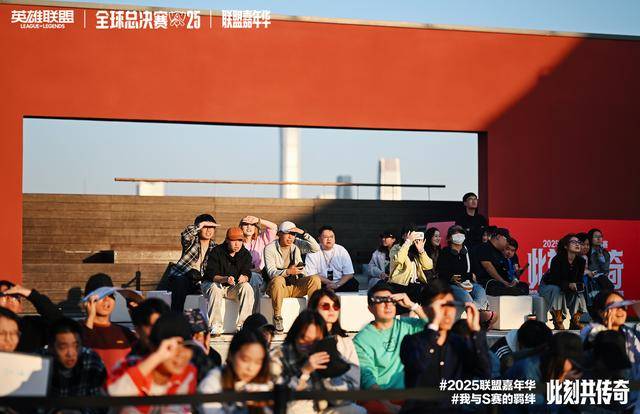 “故宫以东”开启“文旅+电竞”融合新模式,英雄联盟嘉年华北京站火爆