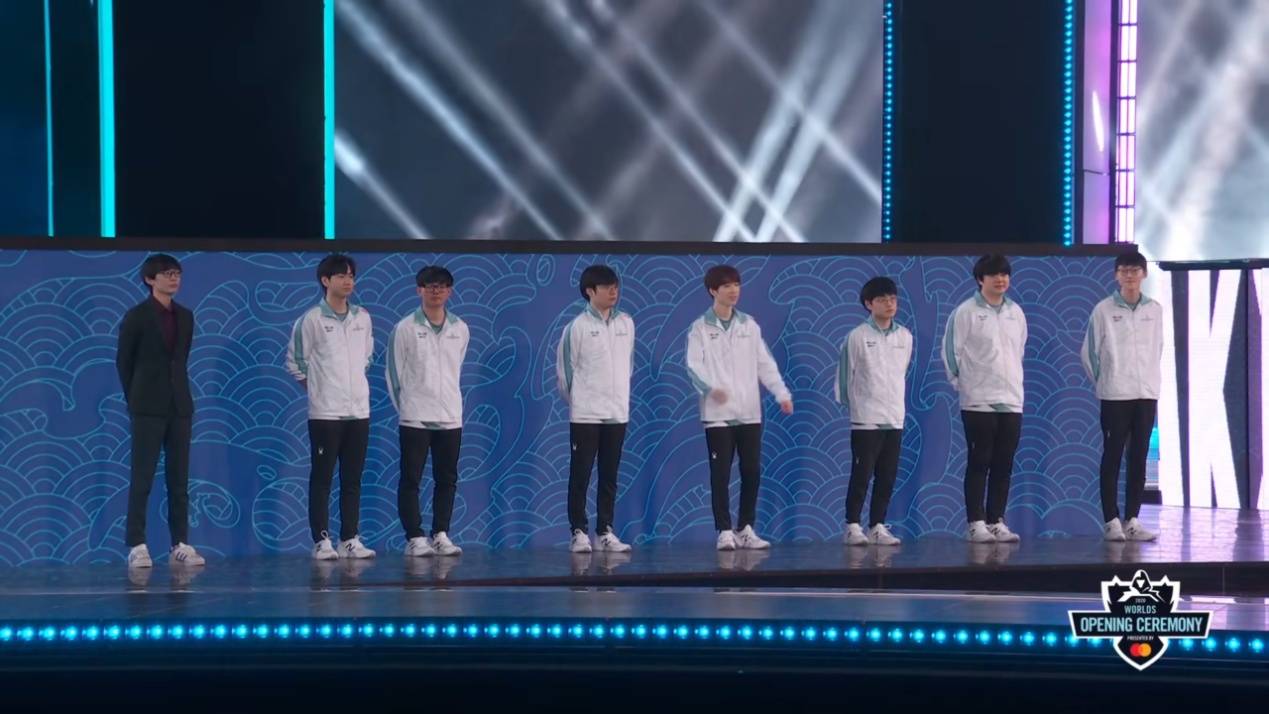 LOL外網(wǎng)热议，S15在(zài)中国举办，Faker受(shòu)魔咒困扰，GEN拿到(dào)夺冠(guān)剧本