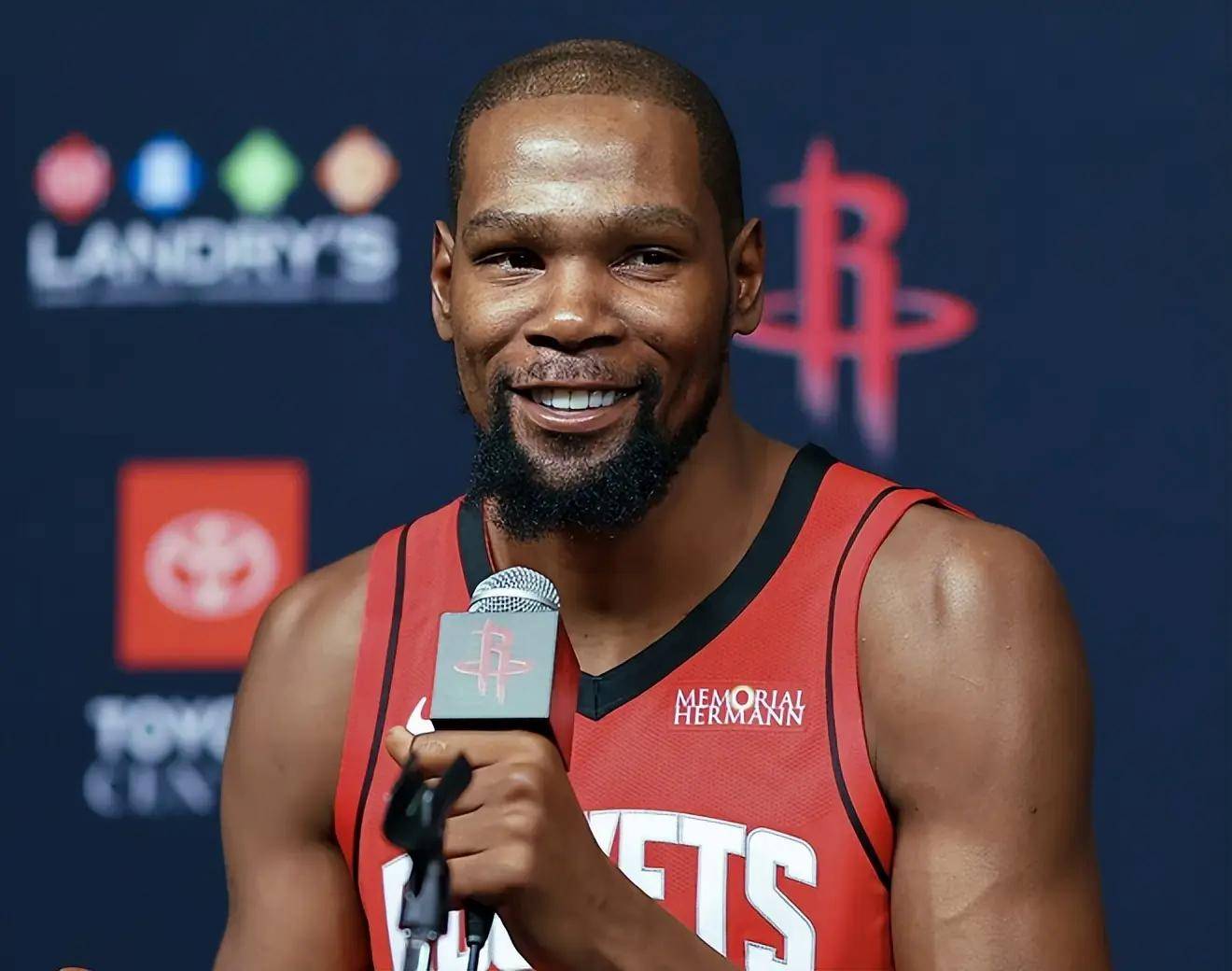 杜兰特降(jiàng)薪加盟火箭，表面血(xuè)虧(kuī)实则天秀？这波操作细思极恐！