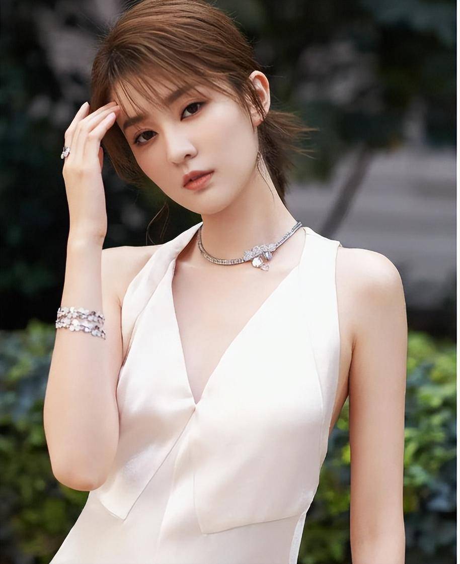 天呐！乔欣这波操作太秀了(le)，500亿豪門(mén)？秘密结婚？这是要上天！