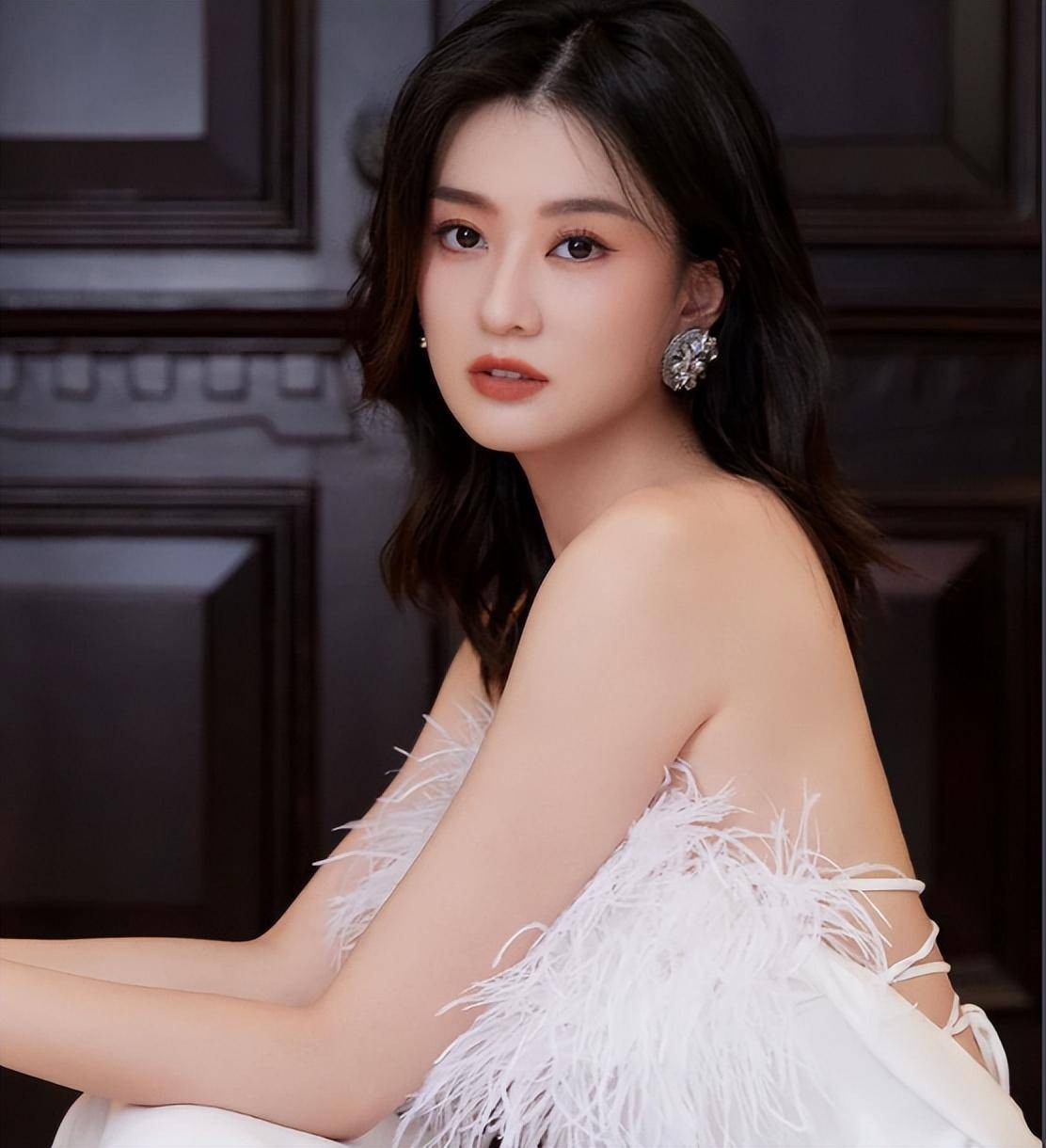 天呐！乔欣这波操作太秀了(le)，500亿豪門(mén)？秘密结婚？这是要上天！