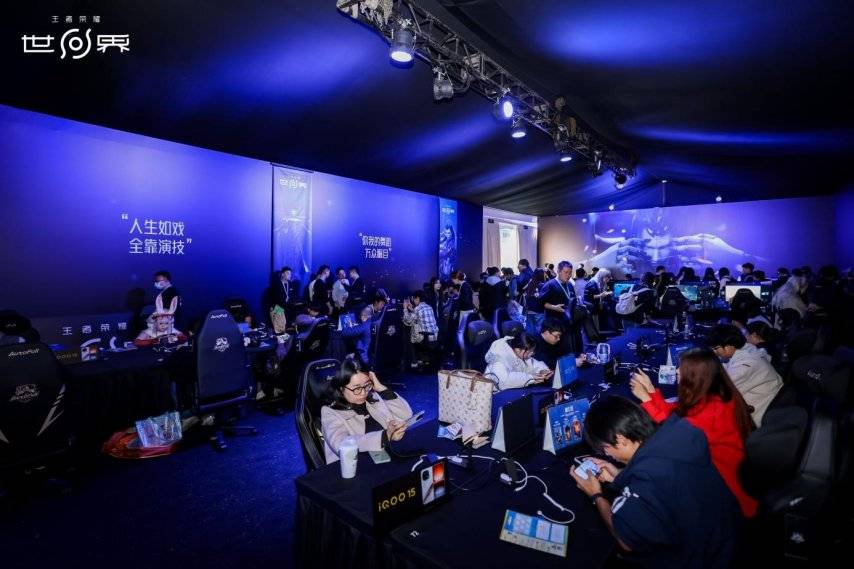 王(wáng)者(zhě)荣耀(yào)十周年重磅官宣，《王(wáng)者(zhě)荣耀(yào)世界》2026年春(chūn)天與(yǔ)玩家见面