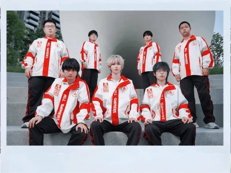 成都AG超玩会发布2025年KPL出征(zhēng)照：全员归零，新征(zhēng)程开啓(qǐ)