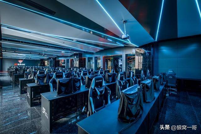 想赚大錢(qián),可以关注(zhù)電(diàn)竞比赛周边产业发展,電(diàn)竞選(xuǎn)手(shǒu)收(shōu)入直线上升