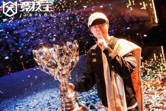 LOL-T1问鼎S15全球总决赛冠军，Faker收获个人第(dì)六冠