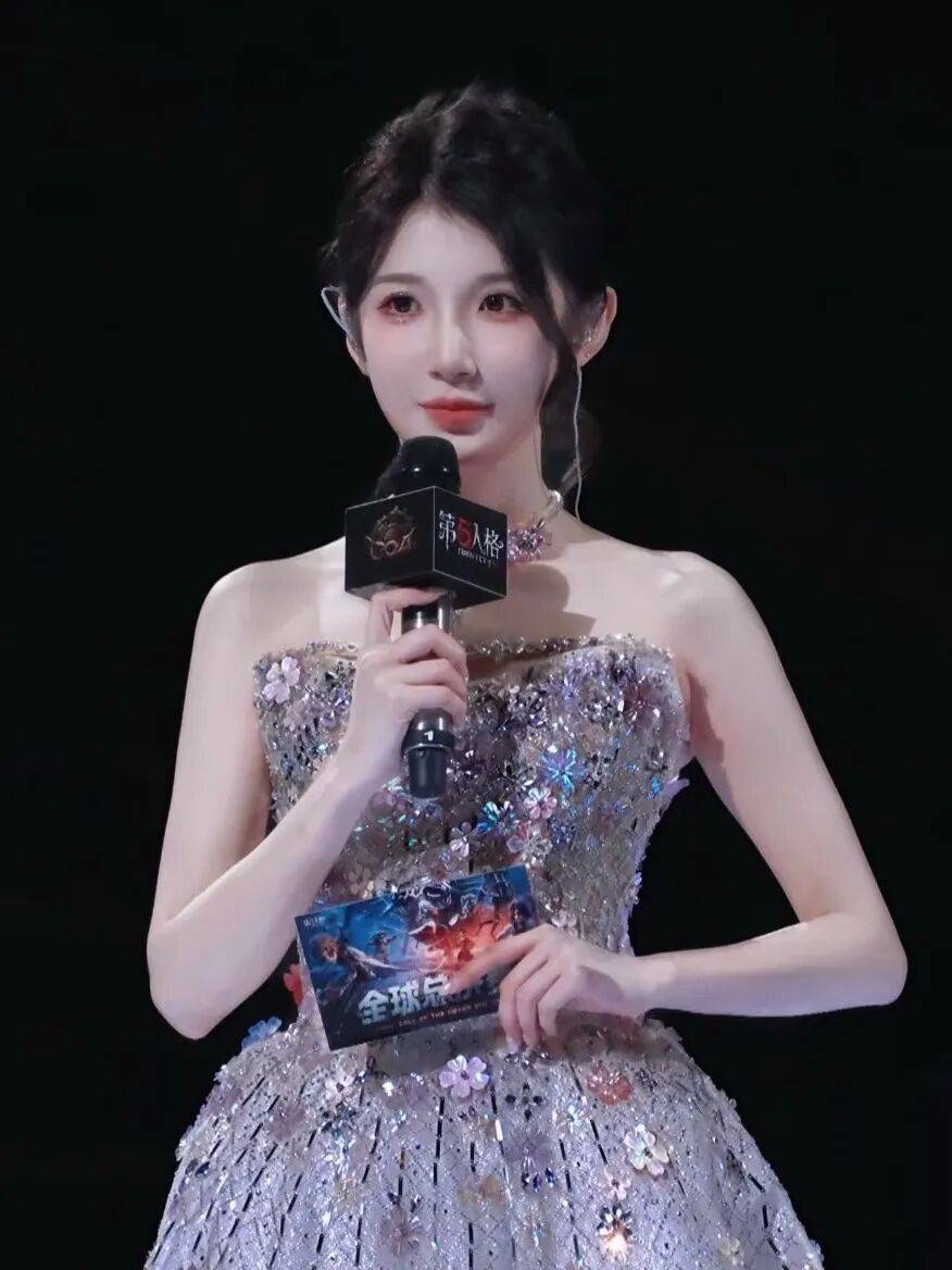 出走·131丨专访电竞主持人潇潇：流动的热望