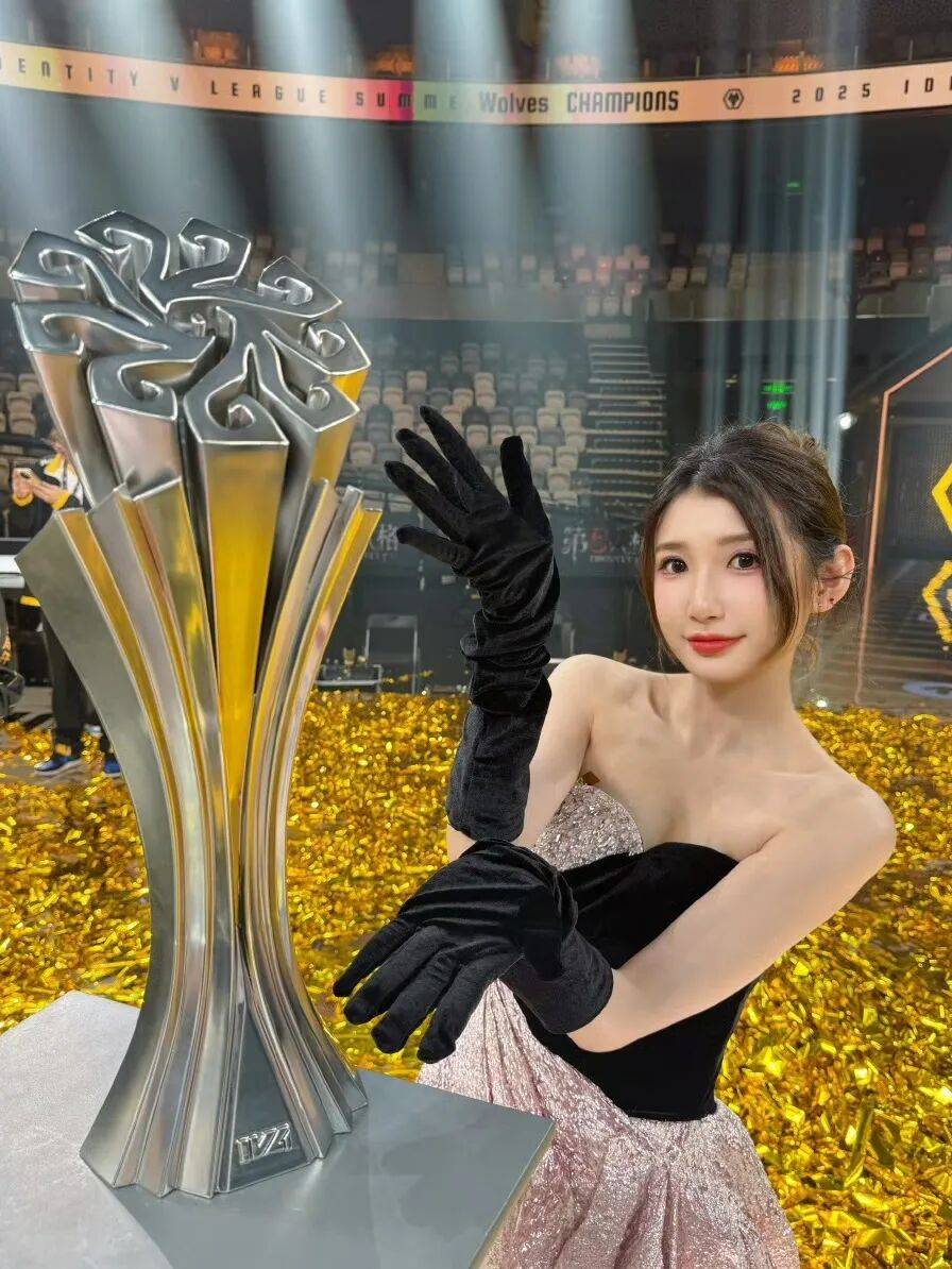 出走·131丨专访电竞主持人潇潇：流动的热望