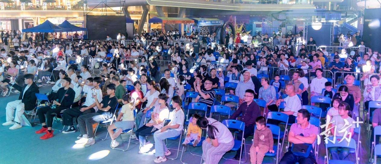 大(dà)湾區(qū)電(diàn)竞迷(mí)再聚(jù)萬(wàn)江，LOL峡谷传奇观赛派對(duì)落幕