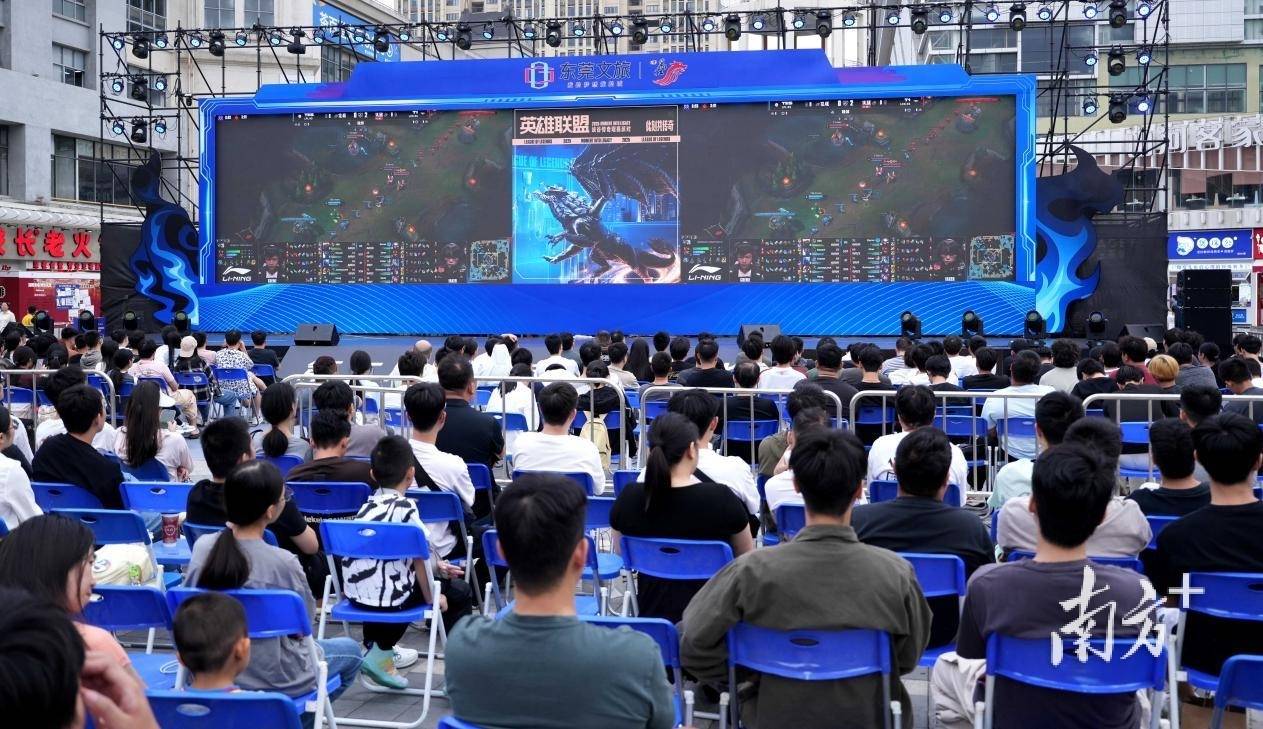 大(dà)湾區(qū)電(diàn)竞迷(mí)再聚(jù)萬(wàn)江，LOL峡谷传奇观赛派對(duì)落幕