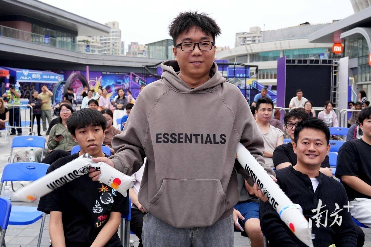 大(dà)湾區(qū)電(diàn)竞迷(mí)再聚(jù)萬(wàn)江，LOL峡谷传奇观赛派對(duì)落幕